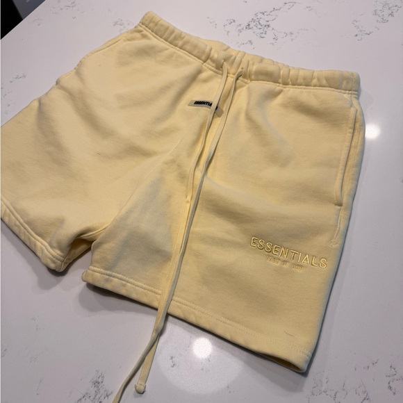 Fear of god Essentials Canary yellow sweat-shorts - Picture 2 of 10